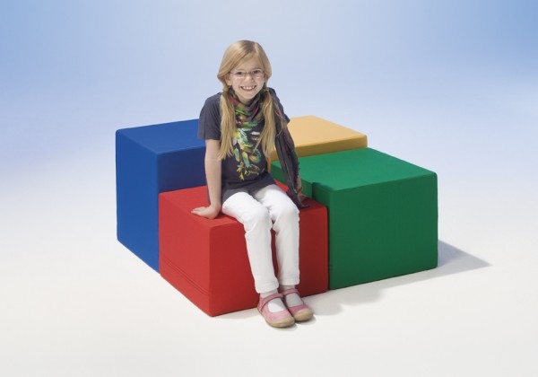 Hocker "cuBe" mit Kunstlederbezug