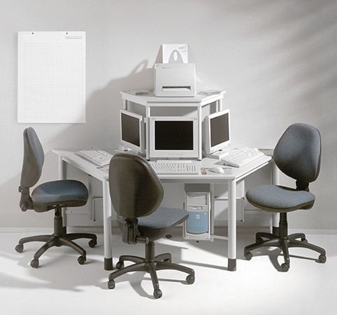 Computerinsel mit 3 Arbeitsplätzen
