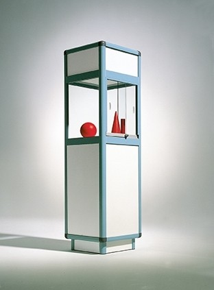 Säulenvitrine