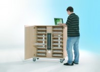 Laptopschrank mit 16 Einlegeböden/Teleskopauszügen