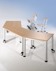 Quadrattisch mit Melaminplatte