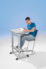 Schülerstuhl mit Steighilfe