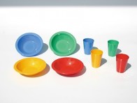 Bunter Trinkbecher - 12 Trinkbecher im Set