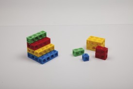 100 Steckwürfel rot,blau,gelb,grün,weiß sortiert
