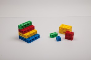 Steckwürfel - 100 Stück, rot, blau, gelb, grün sortiert