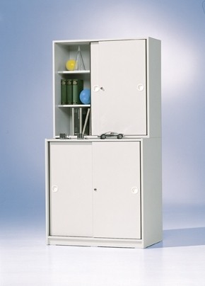 Aufsatzschrank mit Schiebetüren