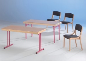 Klapptisch mit T-Fuß-Gestell
