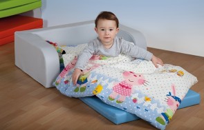 Kinderbettchen mit klappbarer Matratze